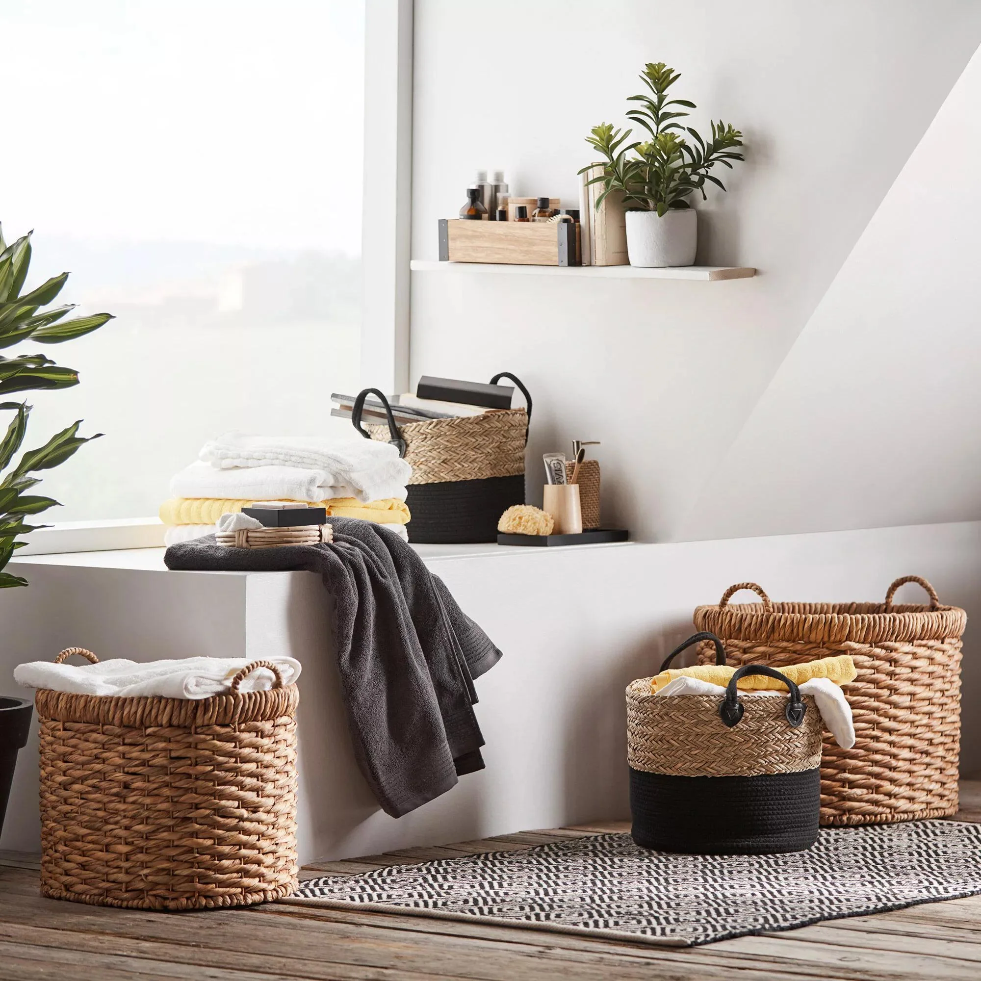 Woven Seagrass and Cotton Rope Basket - Image 2